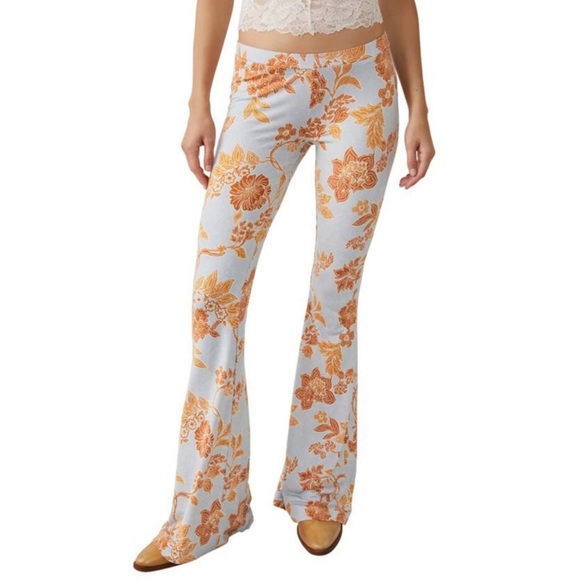 FREE PEOPLE FLARES! Light blue, Laney Wilson style - Picture 4 of 6